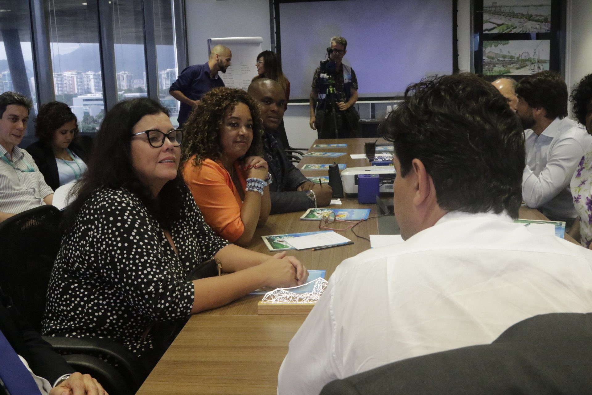 A secretária de Saúde com o ministro da Saúde, durante a reunião em que foi anunciada a antecipação do repasse de verbas. Foto: Mariana Ramos/Prefeitura do Rio
