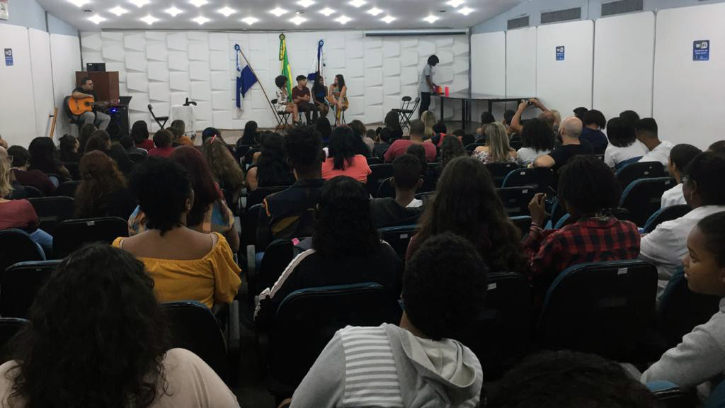 Alunos da Rede Municipal apresentam trabalhos que buscam conscientizar sobre a violência contra a mulher