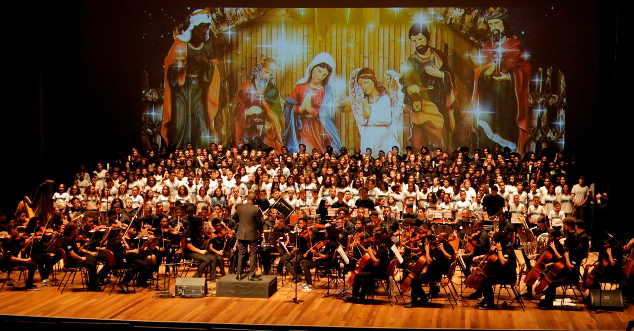 Dedicado à Espanha, Concerto de Natal com orquestra de alunos da Rede emociona público na Barra