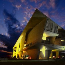 Iluminação especial de Natal vai colorir também a Cidade das Artes, na Barra da Tijuca. Foto: Alexandre Macieira / Riotur