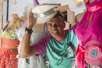 O figurinista Rick Barboza