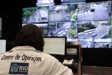Equipe do Centro de Operações Rio (COR) faz o monitoramento do município, acompanhando as chuvas que caem na cidade. Fotos: Marcos de Paula / Prefeitura do Rio