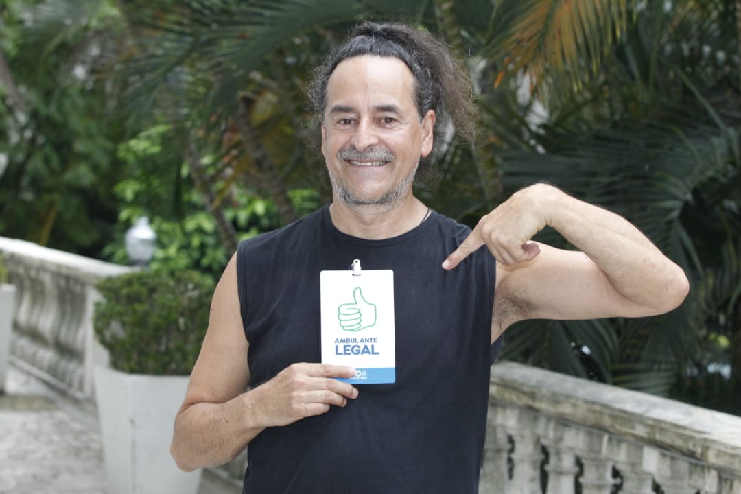 Ruben Antonio Martinez recebeu seu crachá de identificação no Palácio da Cidade. Foto: Marcelo Piu / Prefeitura do Rio