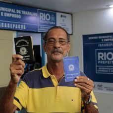 Sérgio, 60 anos, foi em busca de vagas de emprego para terceira idade. Foto: Marcos de Paula / Prefeitura do Rio
