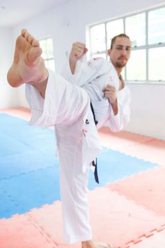 Filipe Medeiros aplica um dos seus golpes. Foto: Rhavinne Vaz / Prefeitura do Rio.