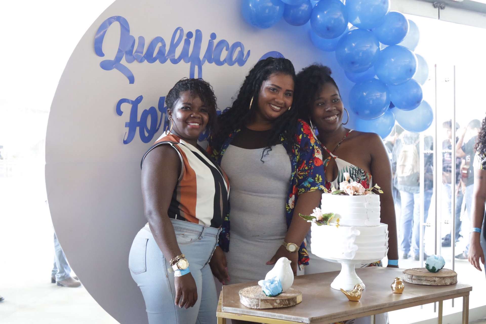 Alunos recebem diplomas de conclusão de curso profissionalizante. Foto: Hudson Pontes / Prefeitura do Rio