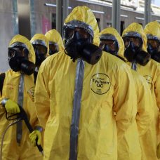 Militares fazem ação de desinfecção da Central do Brasil para evitar o contágio por coronavírus. Foto: Marcos de Paula / Prefeitura do Rio