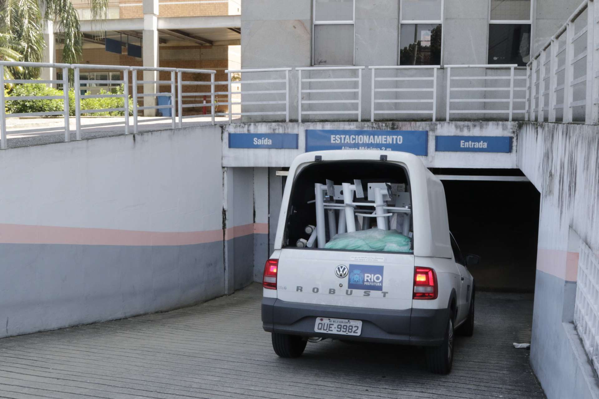 Chegada de insumos para o tratamento de pessoas infectadas pelo coronavírus no Hospital Municipal Ronaldo Gazolla. Foto: Mariana Ramos / Prefeitura do Rio
