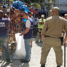 Agentes fazem fiscalização no Centro do Rio