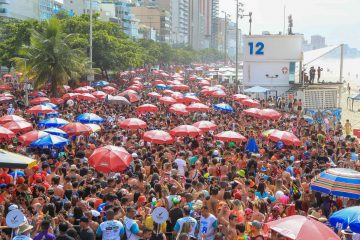 Os blocos de rua, como o Areia, no Leblon, fizeram sucesso no Carnaval - Foto: Marco Antonio Teixeira | Riotur