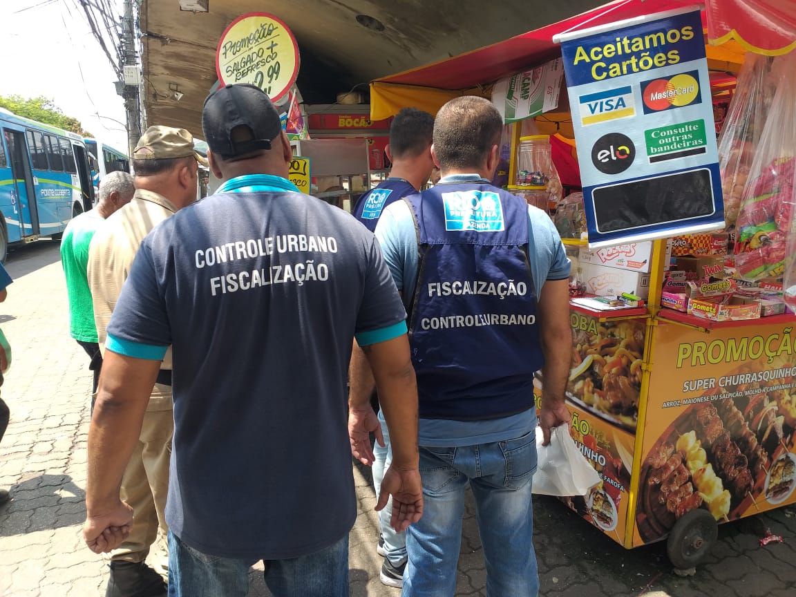 Agentes da CCU/Fazenda fiscalizam comércio de rua na Zona Oeste. Foto: divulgação