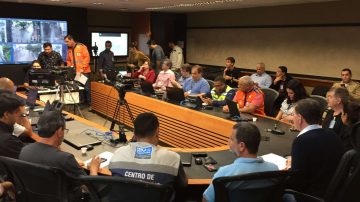 O prefeito Crivella se reúne com secretariado e coordena reação 'as chuvas. Foto: Marco Antônio Rezende / Prefeitura do Rio