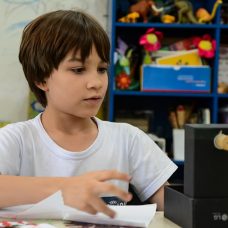 No Dia Mundial da Conscientização do Autismo, Secretaria Municipal de Educação prepara mosaico com alunos