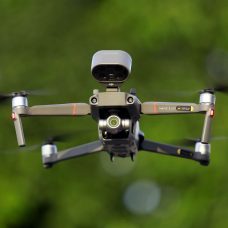 Drone falante passa a dar orientações sobre uso de máscaras nas ruas. Foto: Marcos de Paula / Prefeitura do Rio