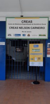 Dispenser de álcool em gel no CREAS Nelson Carneiro