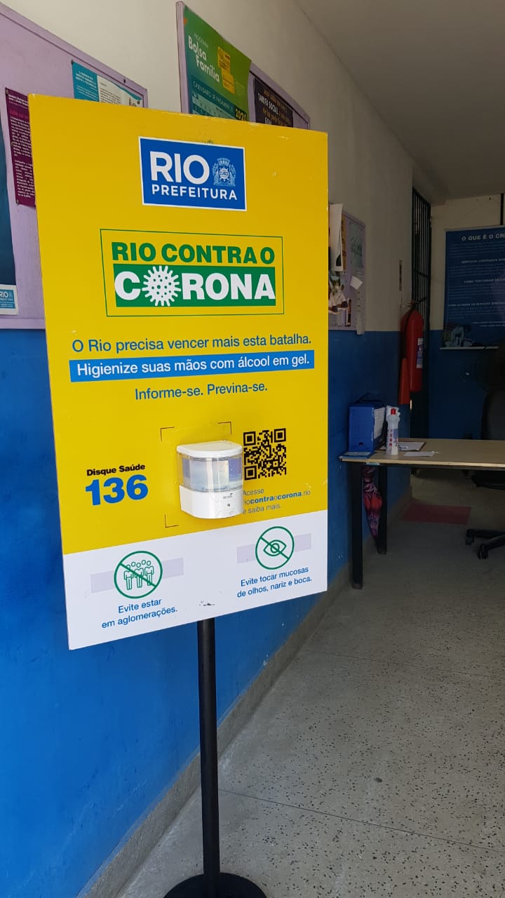 Dispenser de álcool em gel em unidade da Assistêncial Social