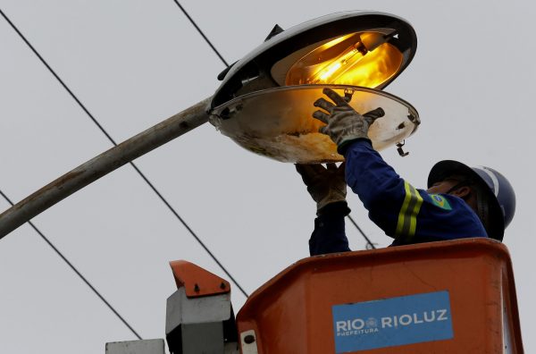 Contrato prevê a instalação de 450 mil luminárias de LED na cidade. Foto: Marcos de Paula / Prefeitura do Rio