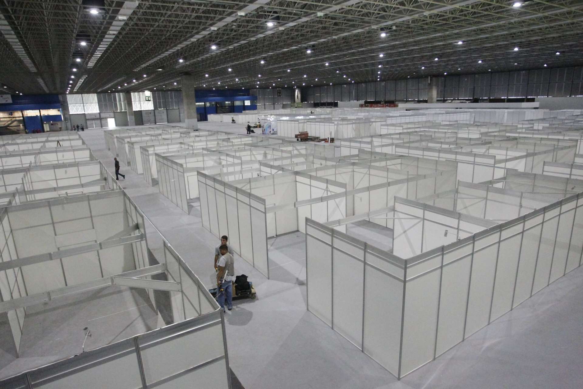 Hospital de campanha está sendo erguido no Pavilhão 3 do Riocentro. Foto: Marcos de Paula / Prefeitura do Rio
