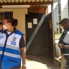 Agentes da Prefeitura atendem chamados do Disk Aglomeração na Zona Oeste. Foto: divulgação