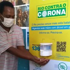 Compartimentos com álcool em gel são instalados em unidades de assistência social do Rio. Foto: divulgação