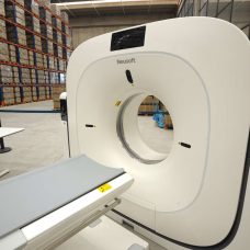 Tomógrafo como este vai equipar o hospital de campanha no Riocentro, na luta contra o novo coronavírus. Foto: Marco Antônio Rezende / Prefeitura do Rio