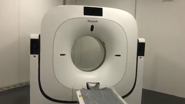 Tomógrafo instalado no Hospital de Campanha no Riocentro. Foto: reprodução de vídeo