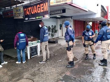 Agentes da Seop fiscalizam comércio em Campo Grande. Foto: Divulgação/Seop