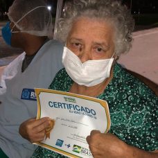 Dona Glória venceu a fase crítica da Covid-19. Foto: Divulgação / Prefeitura do Rio