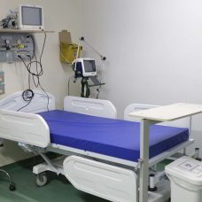 A rede SUS na capital tem 1.178 pessoas internadas em leitos especializados, sendo 540 em UTI. Foto: Mariana Ramos / Prefeitura do Rio
