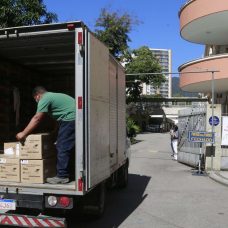 Respiradores cedidos pela Prefeitura chegaram nesta quinta-feira (21/05) ao Hospital Universitário Pedro Ernesto (HUPE). Foto: Marcos de Paula / Prefeitura do Rio