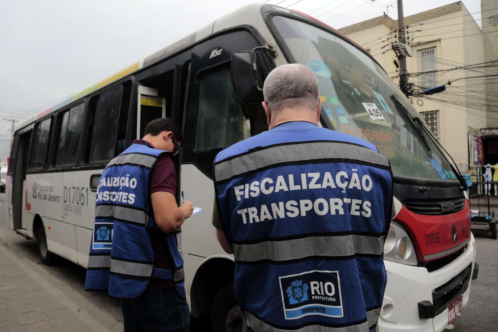 Ação resulta em 57 multas por irregularidades nos ônibus. Foto: Divulgação / Prefeitura do Rio