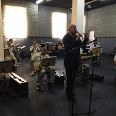 No repertório, canções de Frank Sinatra, Glenn Miller e Nat King Cole. Foto: Divulgação / Prefeitura do Rio