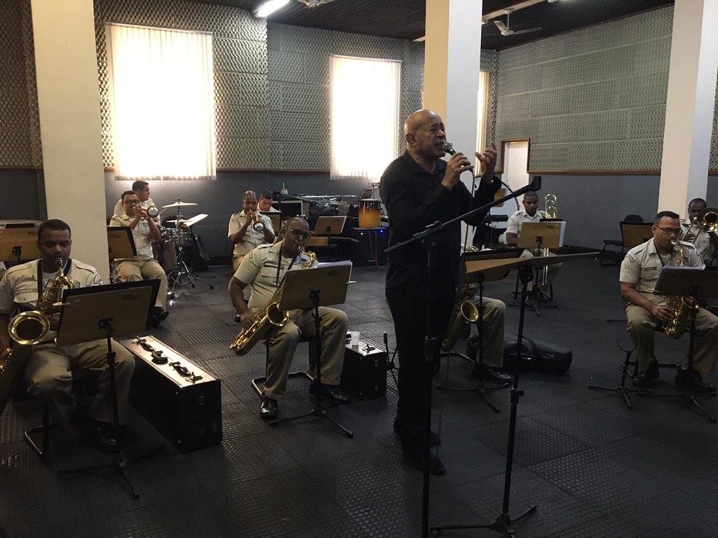 No repertório, canções de Frank Sinatra, Glenn Miller e Nat King Cole. Foto: Divulgação / Prefeitura do Rio