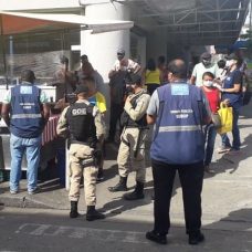 Nesta terça (23/06), força-tarefa de combate à pandemia fiscaliza áreas comerciais da Taquara e segue ao longo do dia para outros bairros da Zona Oeste. Foto: Divulgação / Prefeitura do Rio