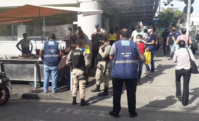 Nesta terça (23/06), força-tarefa de combate à pandemia fiscaliza áreas comerciais da Taquara e segue ao longo do dia para outros bairros da Zona Oeste. Foto: Divulgação / Prefeitura do Rio
