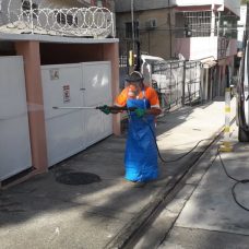 Comlurb já realizou trabalho de lavagem com água de reuso e detergente neutro e hipoclorito em todas as 633 comunidades da cidade
