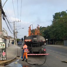 Comlurb já realizou trabalho de lavagem com água de reuso e detergente neutro e hipoclorito em todas as 633 comunidades da cidade