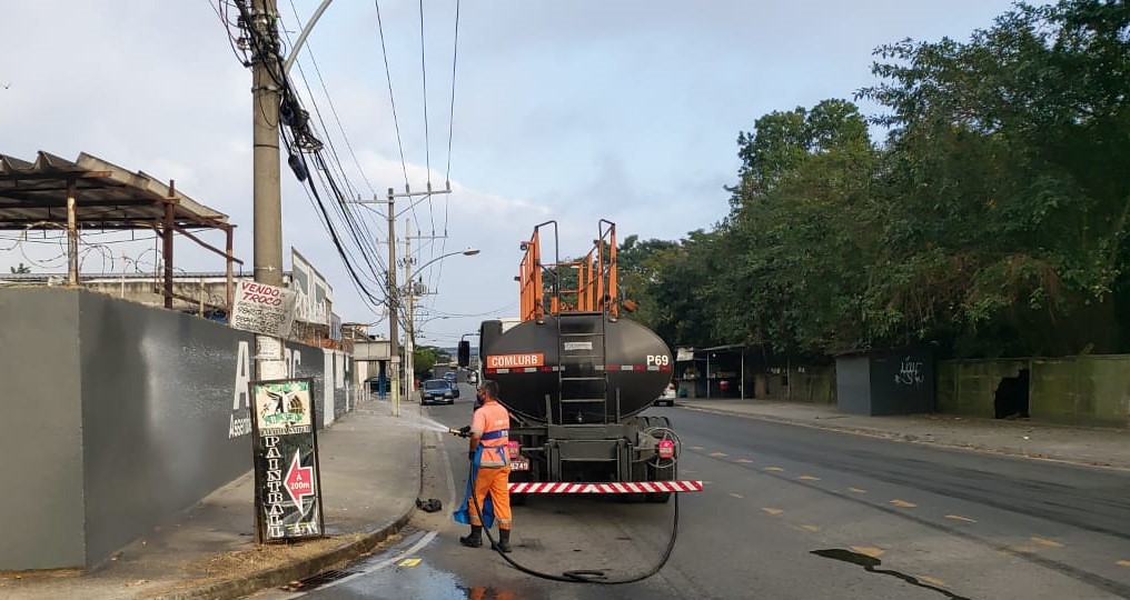 Comlurb já realizou trabalho de lavagem com água de reuso e detergente neutro e hipoclorito em todas as 633 comunidades da cidade