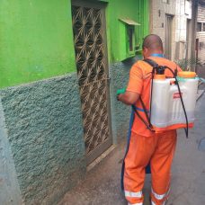 Comlurb já realizou trabalho de lavagem com água de reuso e detergente neutro e hipoclorito em todas as 633 comunidades da cidade