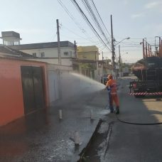 Comlurb já realizou trabalho de lavagem com água de reuso e detergente neutro e hipoclorito em todas as 633 comunidades da cidade