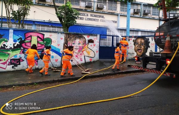 Comlurb já realizou trabalho de lavagem com água de reuso e detergente neutro e hipoclorito em todas as 633 comunidades da cidade