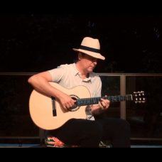 Andre Gimaranz, músico convidado, apresenta nesta terça-feira, 25/8, a música “Wave” para os 641 mil alunos na Sala de Leitura Virtual da SME