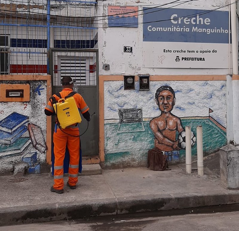 Comlurb já realizou trabalho de lavagem com água de reuso e detergente neutro e hipoclorito em todas as 633 comunidades da cidade