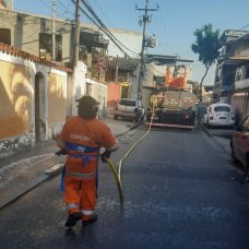 Comlurb já realizou trabalho de lavagem com água de reuso e detergente neutro e hipoclorito em todas as 633 comunidades da cidade