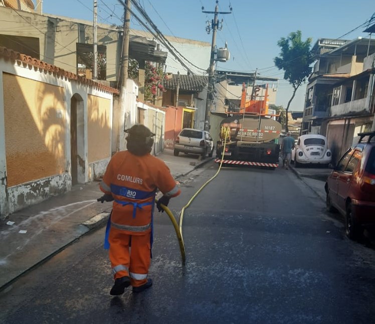 Comlurb já realizou trabalho de lavagem com água de reuso e detergente neutro e hipoclorito em todas as 633 comunidades da cidade