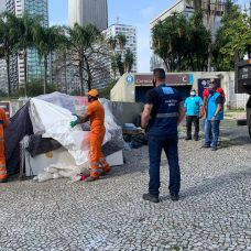 Iniciado há pouco mais de um mês com foco na retomada, projeto já resultou em quase 1,5 mil fiscalizações a estabelecimentos e ambulantes, e 178 acolhimentos a pessoas em situação de rua