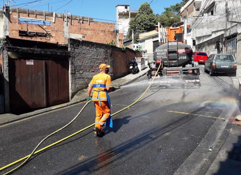 Comlurb já realizou trabalho de lavagem com água de reuso e detergente neutro e hipoclorito em todas as 633 comunidades da cidade