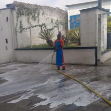 Comlurb já realizou trabalho de lavagem com água de reuso e detergente neutro e hipoclorito em todas as 633 comunidades da cidade