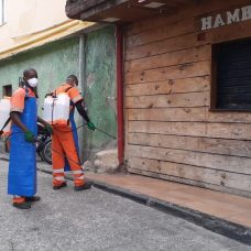 Comlurb já realizou trabalho de lavagem com água de reuso e detergente neutro e hipoclorito em todas as 633 comunidades da cidade