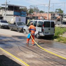 Comlurb já realizou trabalho de lavagem com água de reuso e detergente neutro e hipoclorito em todas as 633 comunidades da cidade